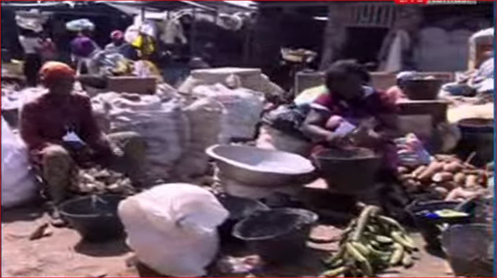 Kumasi Central Market traders with tags
