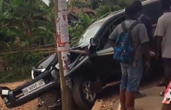 4-year-old moves father’s car, rams into electric pole