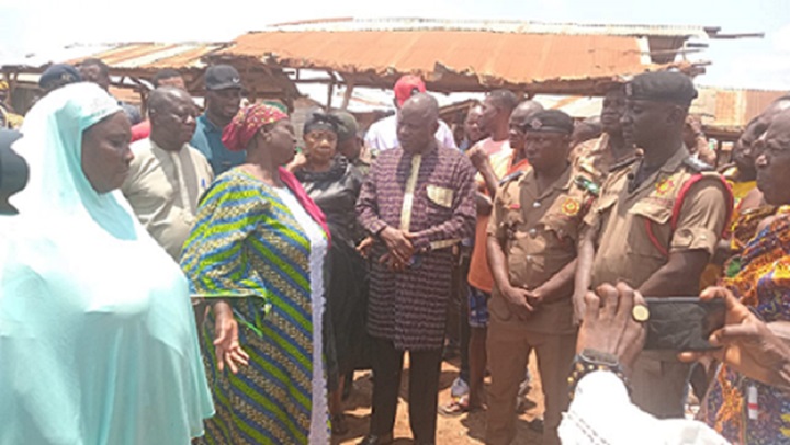 Nana Barima Osei Hwedie II (middle) with GNFS officials and market women