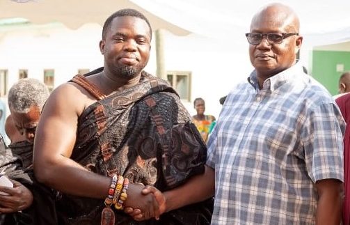 Okpekpewuokpe Akpinifia Dagadu IX in a pose with Prosper Bani